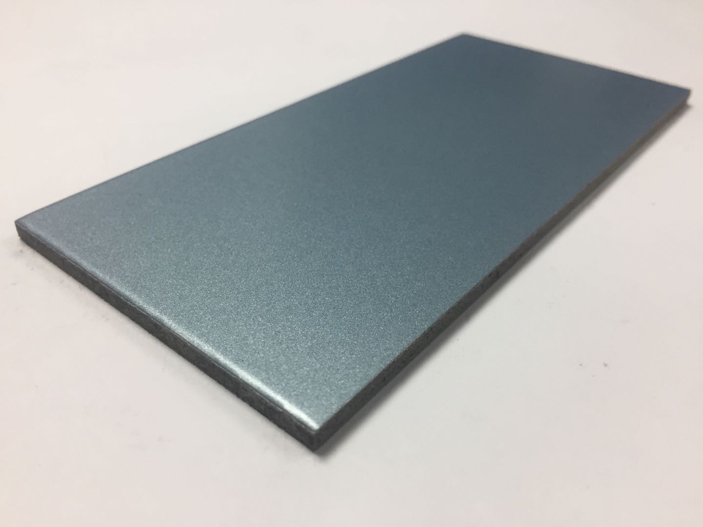 中国生产用于外墙立面装饰的铝塑复合板